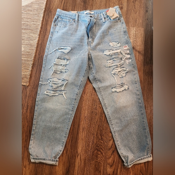 Levi's Denim - NWT Levis Mom Jeans